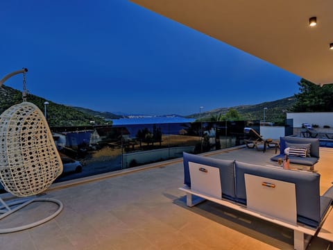 Luxuriöse Villa mit Infinity-Außenpool