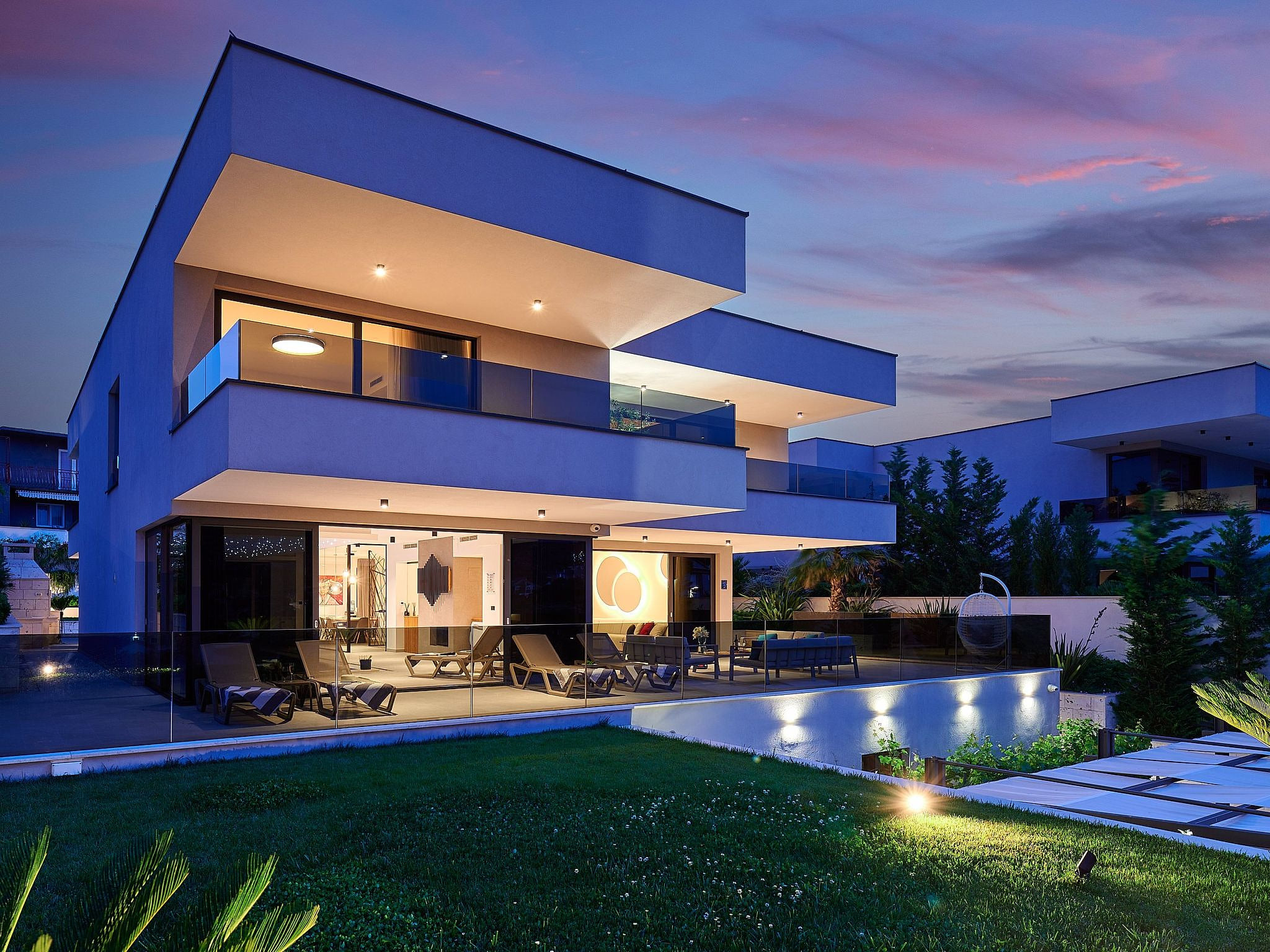 Luxuriöse Villa mit Innenpool