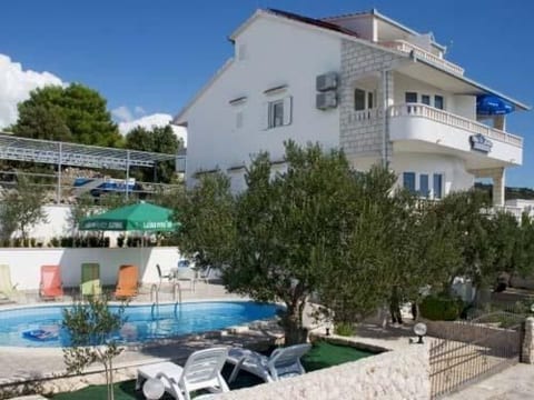 Wohnung in Sevid mit Gemeinschaftspool