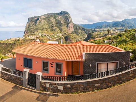Elegantes Haus in Santana mit Garten und Grill