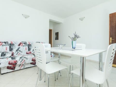 in Dvornica mit Gepflegtem Garten