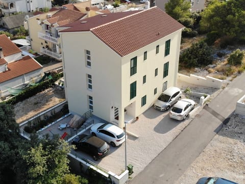 für 4 Personen  + 2 Kinder ca. 100 m&sup2; in Grebastica, Dalmatien (Gespanscha