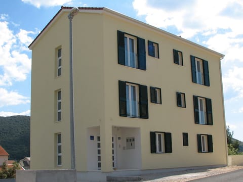 für 4 Personen  + 2 Kinder ca. 100 m&sup2; in Grebastica, Dalmatien (Gespanscha
