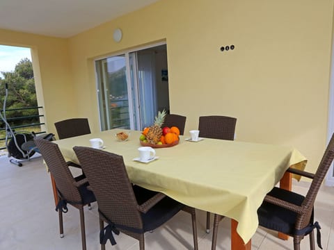 für 4 Personen  + 2 Kinder ca. 100 m&sup2; in Grebastica, Dalmatien (Gespanscha
