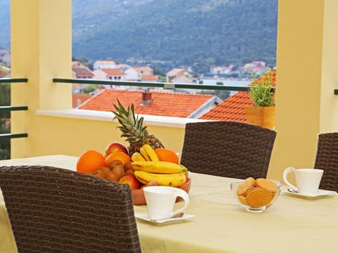 für 4 Personen + 2 Kinder ca. 100 m² in Grebastica, Dalmatien (Gespanscha