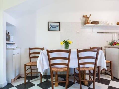 Wohnung in Preko mit Terrasse und Grill