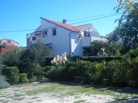 Studio-Apartment im Obergeschoss