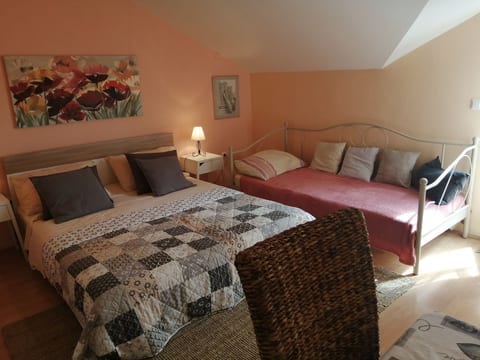Studio-Apartment im Obergeschoss