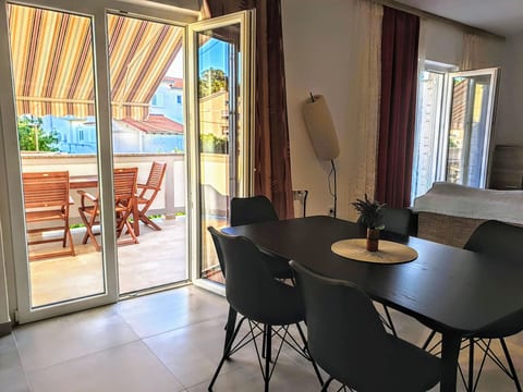 Große Wohnung in Palit mit Privatem Balkon