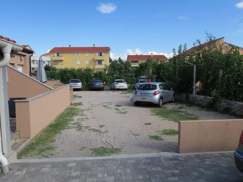 Renoviertes Ferienhaus in Baska mit Terrasse
