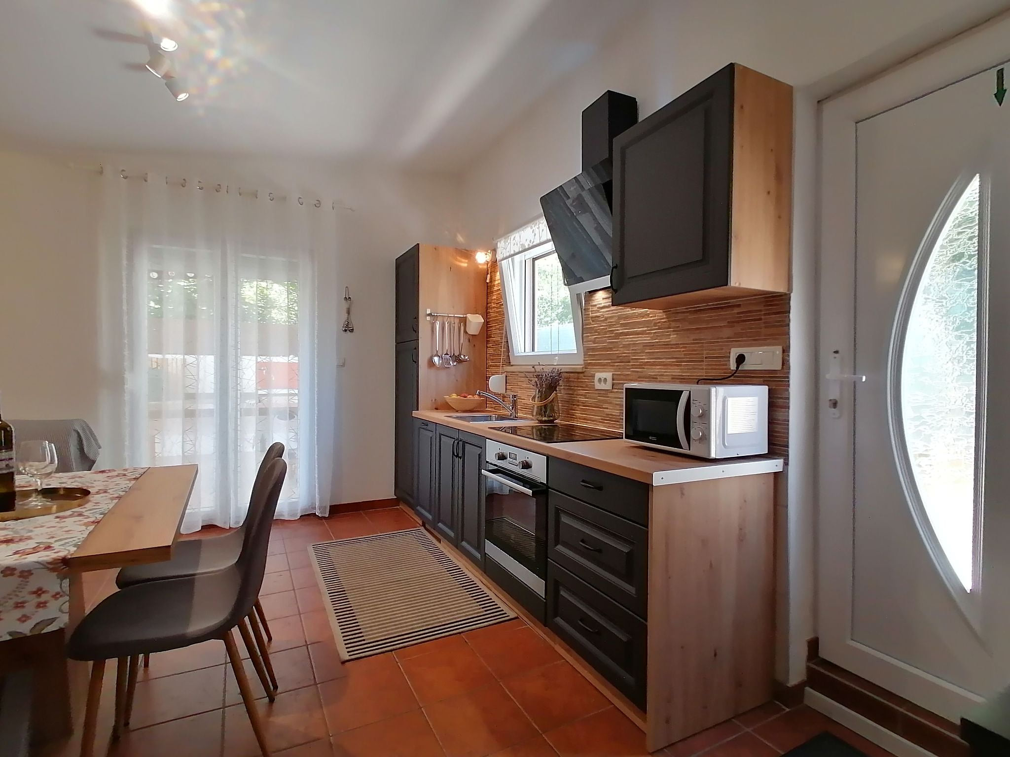 Strandnahes kleines Ferienhaus mit Terrasse