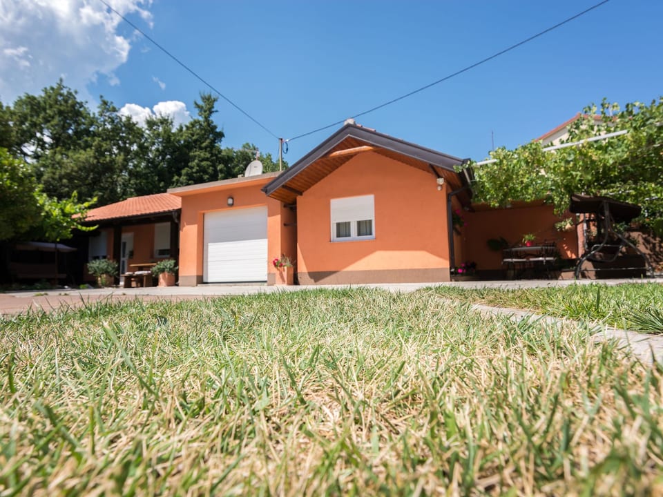 con jardín, parrilla y terraza - Rukavac