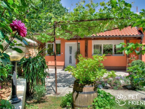 Nettes Ferienhaus in Matulji mit Eigener Terrasse