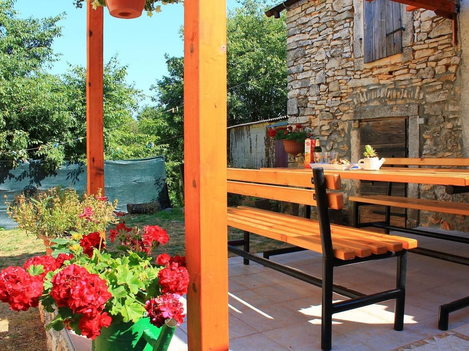 Apartment Fuma in Pinezići mit Privatem Balkon - Divšići