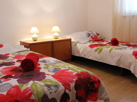 Apartment Fuma in Pinezići mit Privatem Balkon