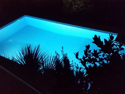 mit Blick auf das Wasser