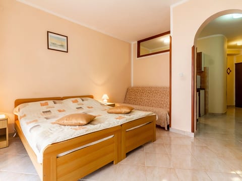 Appartement in Fažana mit Möbliertem Balkon