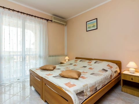 Appartement in Fažana mit Möbliertem Balkon