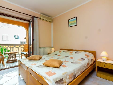 Appartement in Fažana mit Möbliertem Balkon