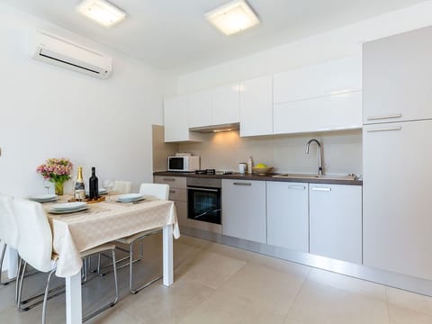 Modernes Apartment mit Balkon und Gemeinschaftsgarten am Waldrand