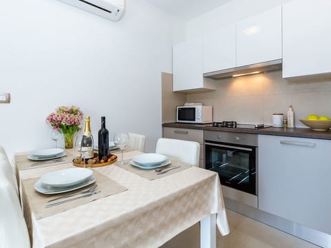 Modernes Apartment mit Balkon und Gemeinschaftsgarten am Waldrand