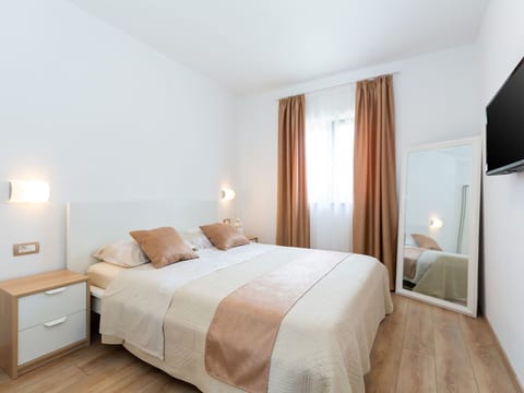 Modernes Apartment mit Balkon und Gemeinschaftsgarten am Waldrand