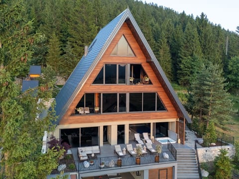 Chalet "Forest Hill" mit Hallenbad