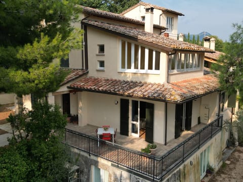 Ferienvilla casaRegina bb mit Panoramablick auf den Hügel
