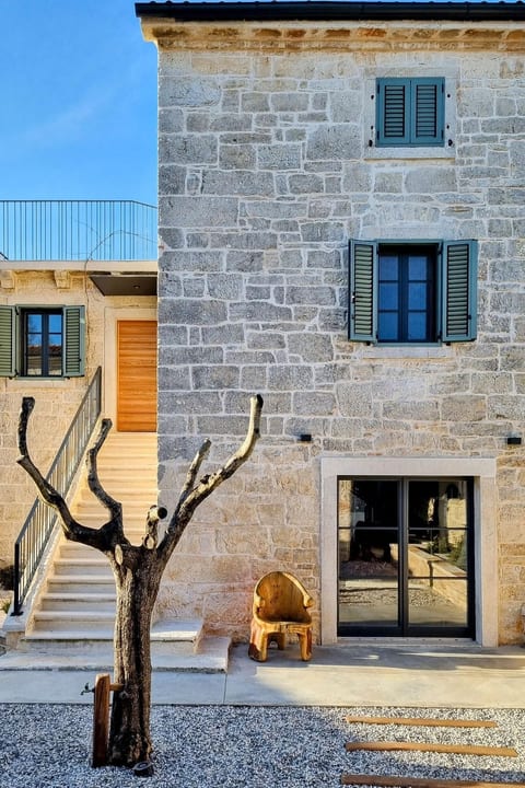 Villa Qualia - Gemütliche 4-Schlafzimmer-Villa mit beheiztem Pool