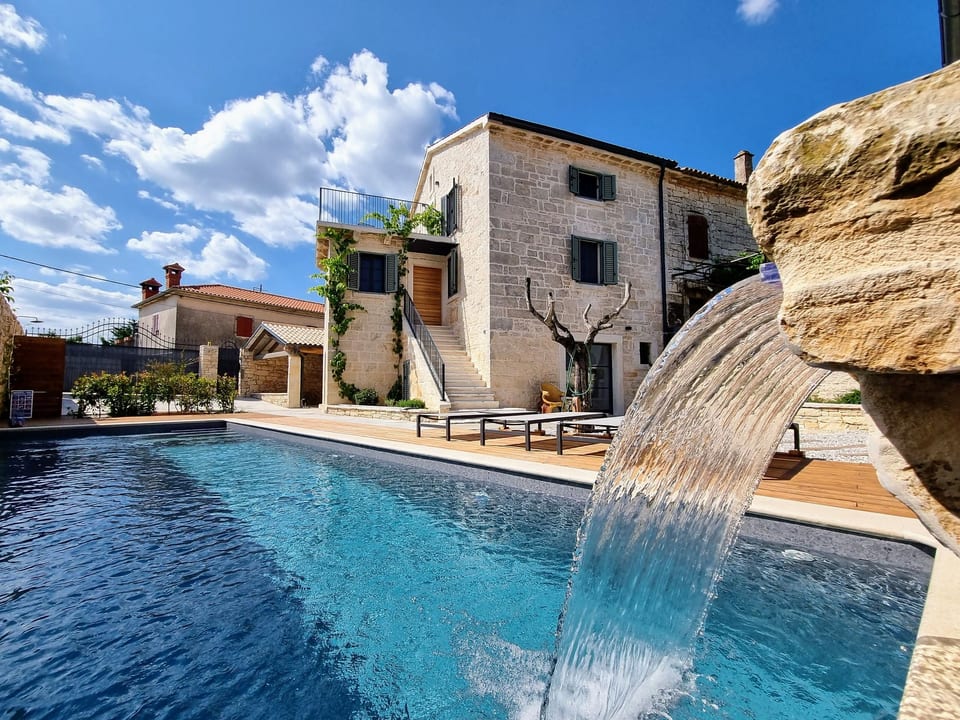 Villa Qualia - Villa confortable de 4 chambres avec piscine chauffée - Jakovici