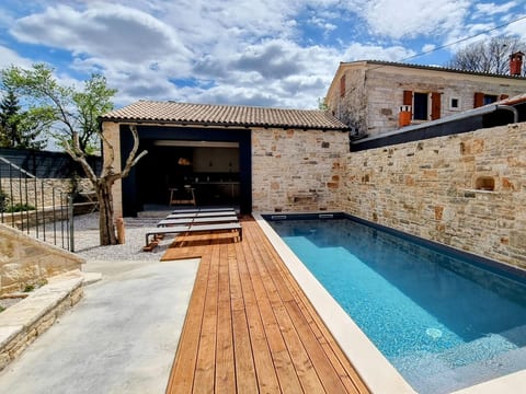 Villa Qualia - Gemütliche 4-Schlafzimmer-Villa mit beheiztem Pool