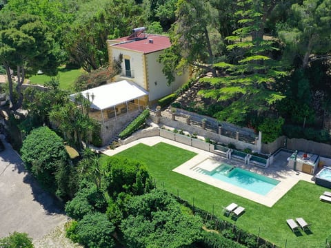 Villa Tommaso Maruggi Jacuzzi und privater Pool