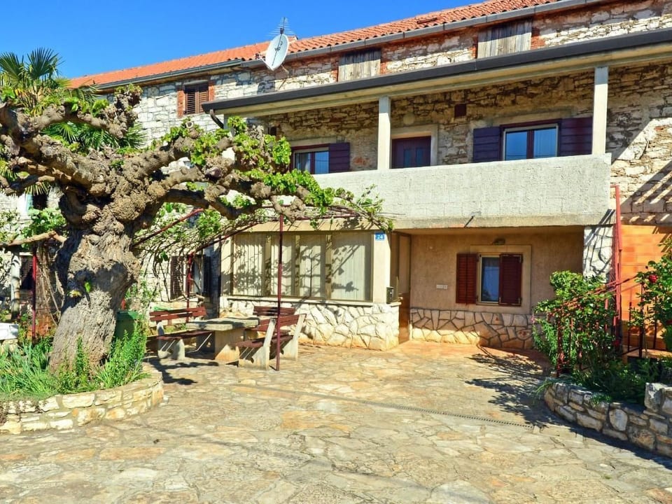 Große Wohnung in Babići mit Garten und Terrasse - Juricani