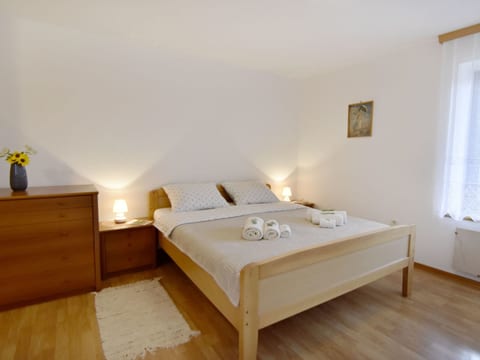 Große Wohnung in Babići mit Garten und Terrasse