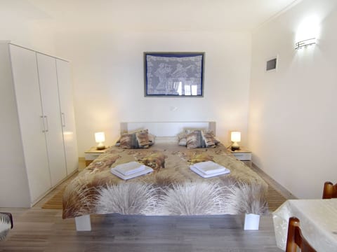 Appartement in Zambratija mit Schöner Terrasse