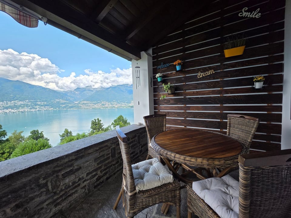 Casa Melitta' Ferien mit schönem Seeblick - Gambarogno