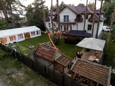 Ferienvilla mit Garten, Grill und Terrasse