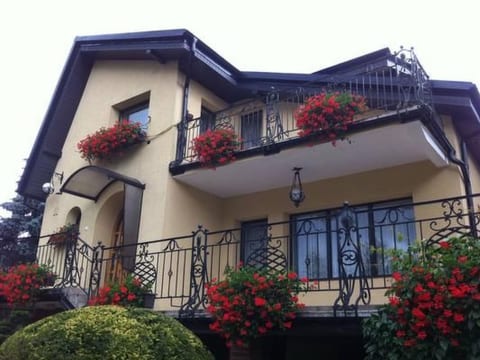Ferienvilla mit Garten, Grill und Terrasse