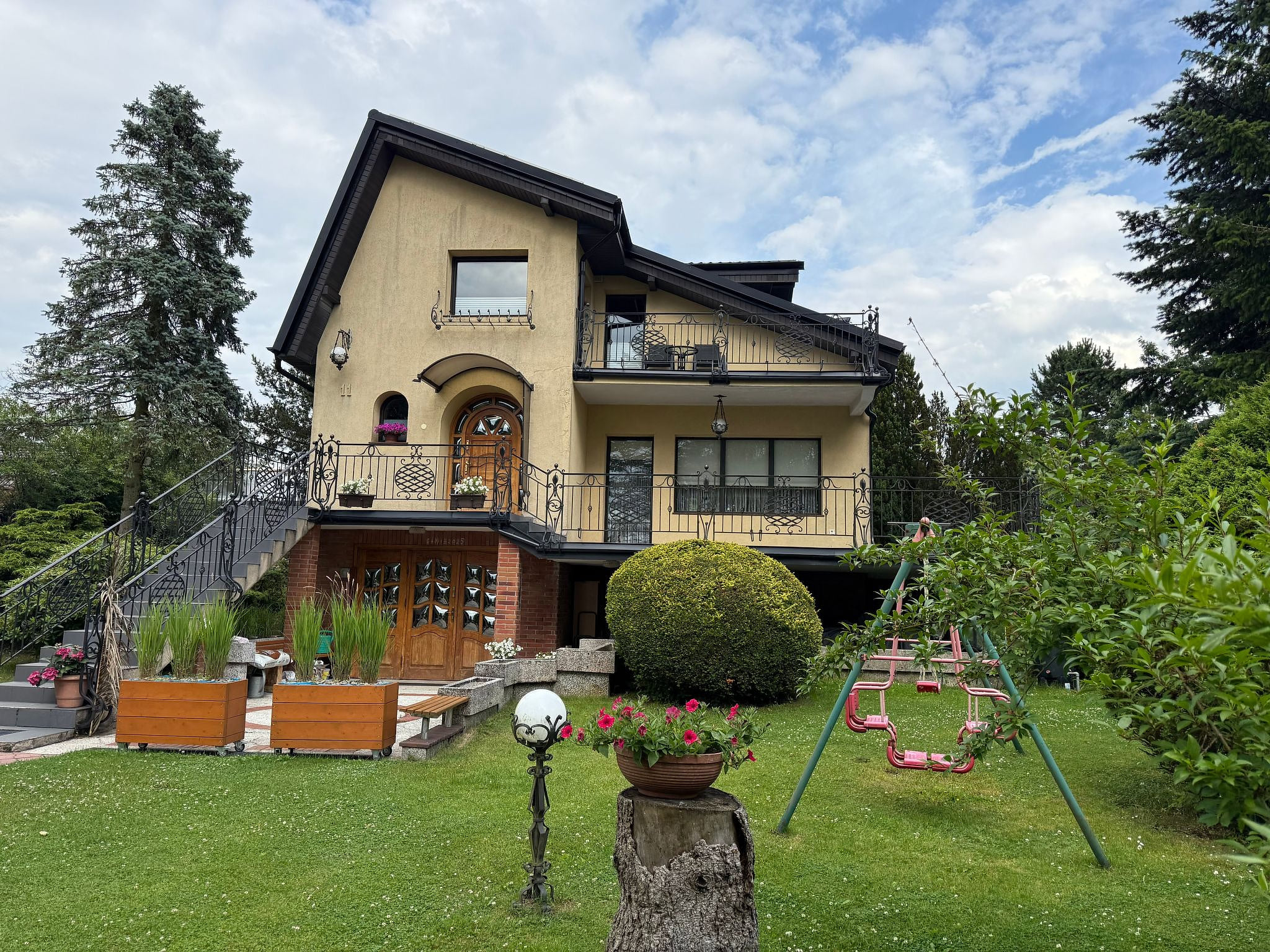 Ferienvilla mit Garten, Grill und Terrasse