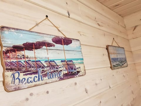 Gemütliches Ferienhaus in Gmina Stegna mit Terrasse, Grill und Garten