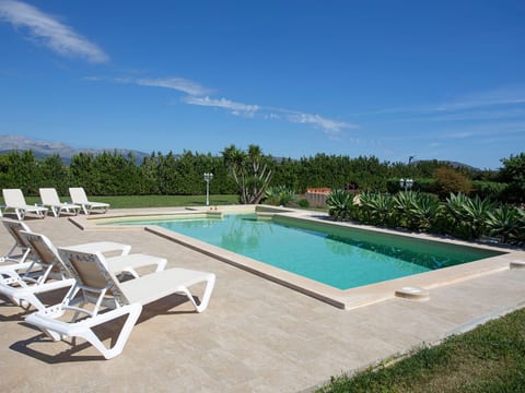 Can Vanrell, mit Schwimmbad, Jacuzzi und Rasenfläche.
