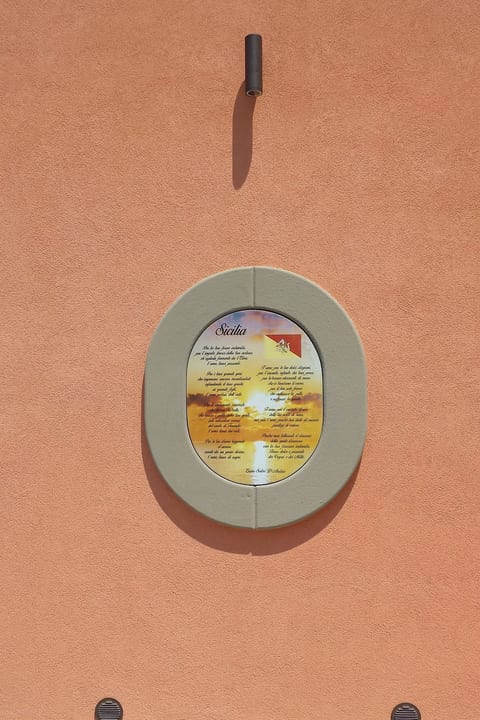 "Haus am Meer in Sizilien"