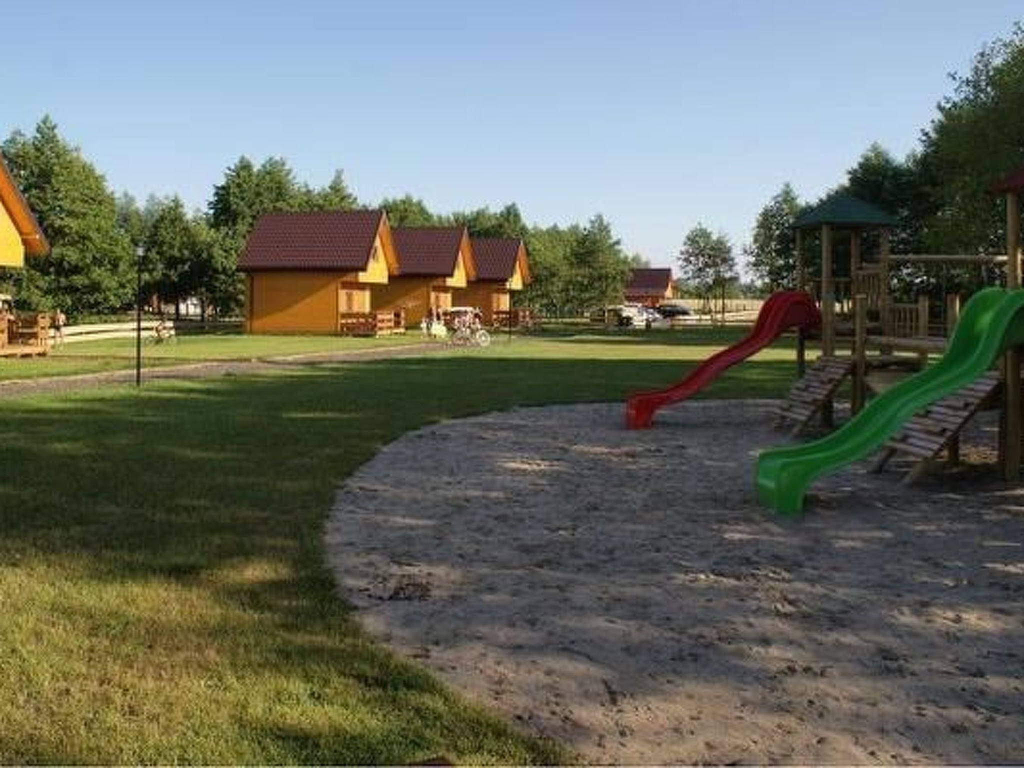 Blockhütte mit Terrasse, Garten und Grill
