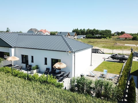 Helles Appartement in Paprotno mit Terrasse