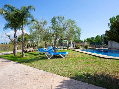 Finca mit Tennisplatz und Schwimmbad