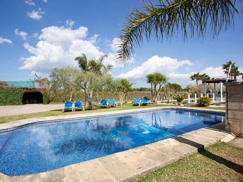 Finca mit Tennisplatz und Schwimmbad