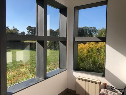 auf einem Gutshof mit eigenem Garten in ländlicher Umgebung