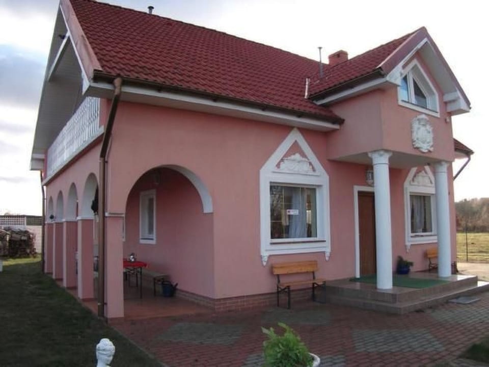 Gemütliches Rosarotes Ferienhaus - Nowe Warpno