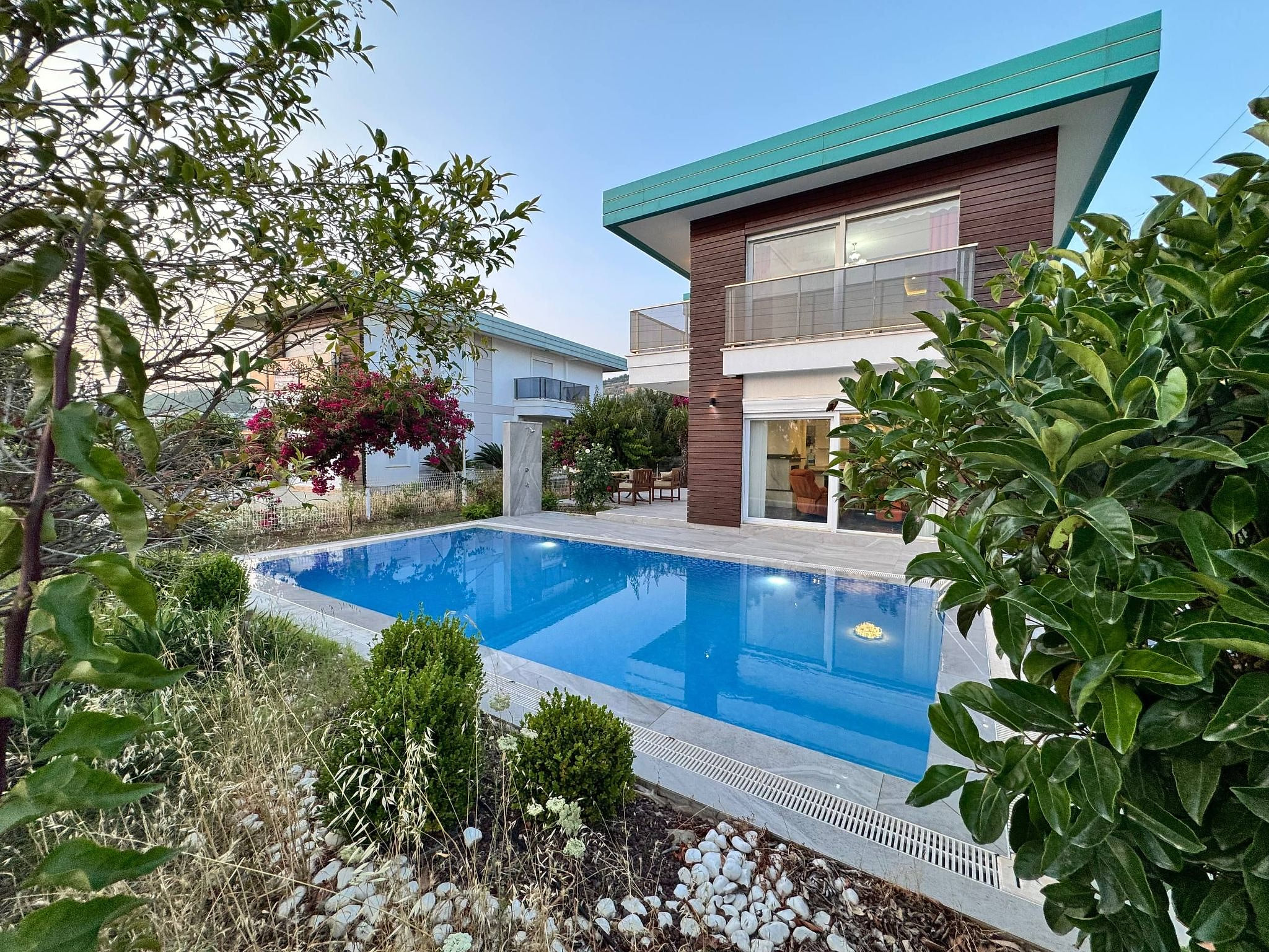 Genießen Sie Ihre sonnige Reise mit "NarVilla"