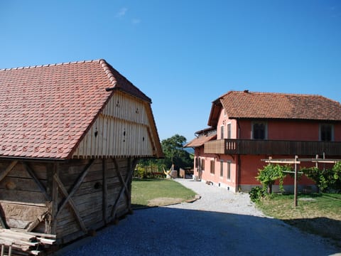 für 8 Personen  + 4 Kinder ca. 200 m&sup2; in Ptuj, Untersteiermark (Drau Slowe